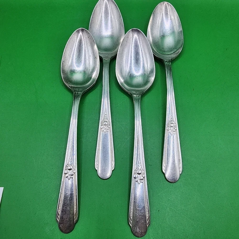 Wm Rogers 1937 Memory Hiawatha Silverplate Spoons 7.25